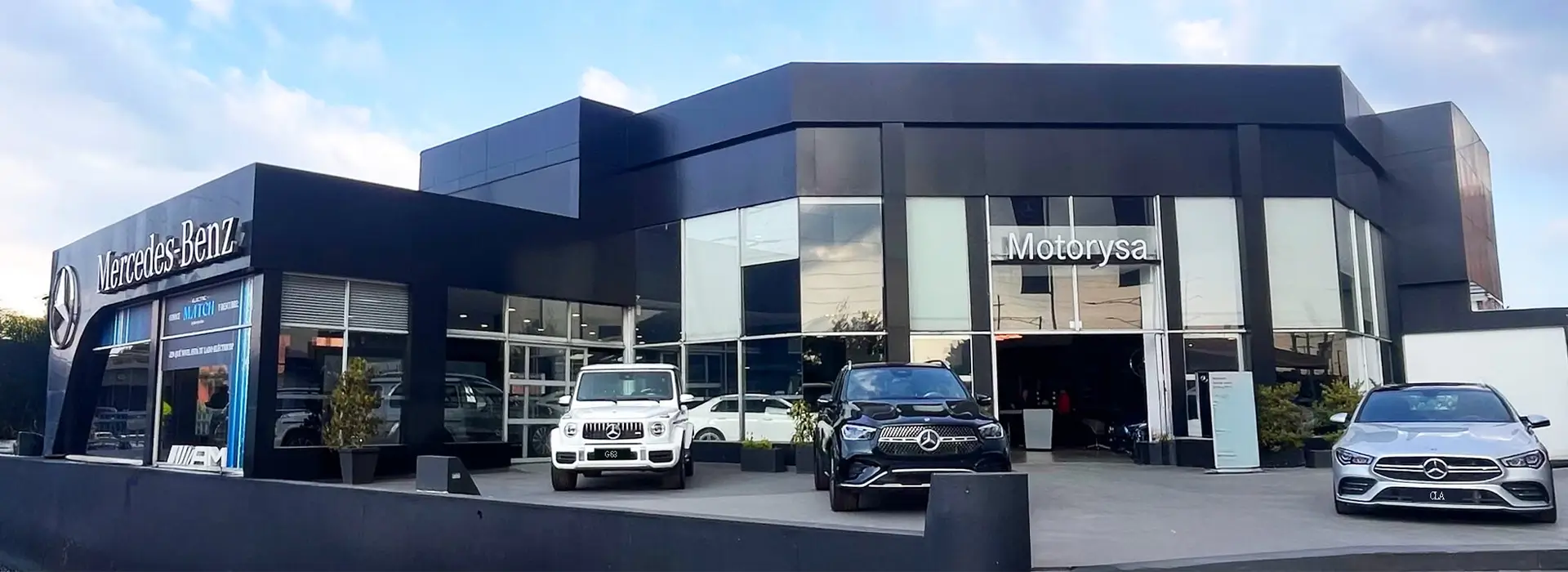 vitrinas_talleres_Motorysa_Mercedes_Benz